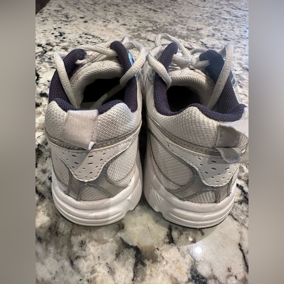 Nike Kids Running Shoes - Picture 4 of 9